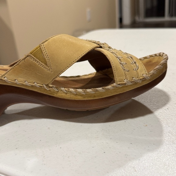Atiat Tan Leather Wedge Sandals